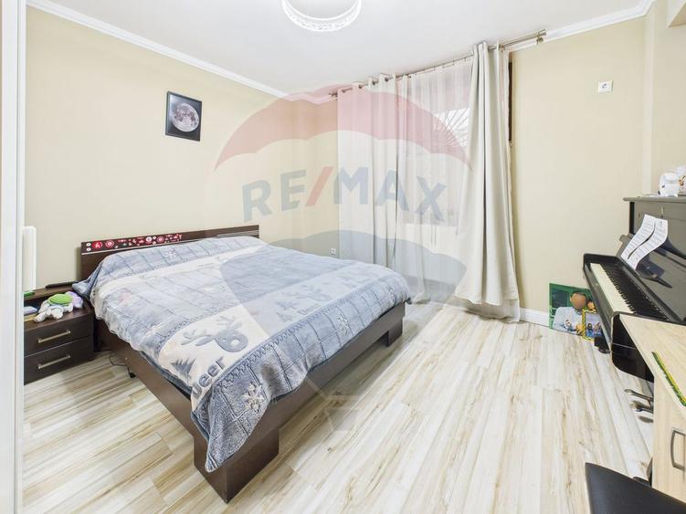 Apartament cu 3 camere semidecomandat, mobilat în Jiului