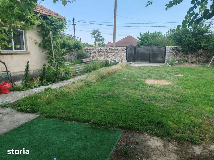 Casă cu 3 camere decomandat cu Teren 1400 Mp în Cogealac