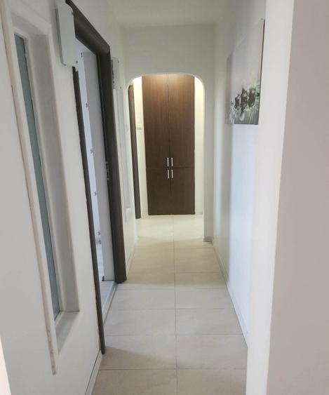 Apartament cu 3 camere decomandat în Drumul Taberei