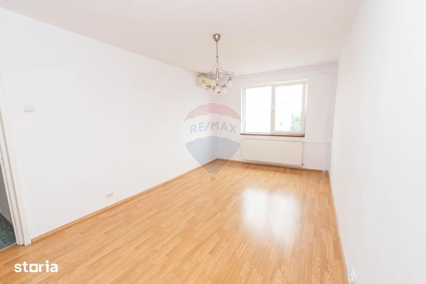 Apartament cu 3 camere decomandat în Crângași