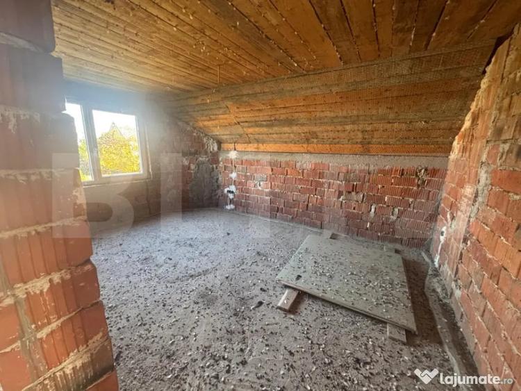 Casă cu 5 camere cu Teren 1000 Mp în Vetiș