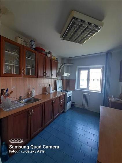 Apartament cu 3 camere decomandat în Malu Roșu