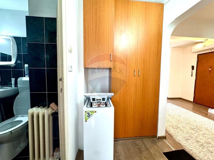 Apartament cu 3 camere decomandat, mobilat în Central