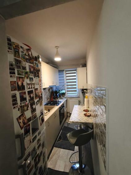 Apartament cu 2 camere semidecomandat în Craiovița Nouă