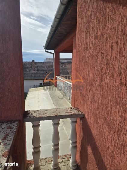 Casă cu 6 camere cu Teren 2424 Mp în Iclod
