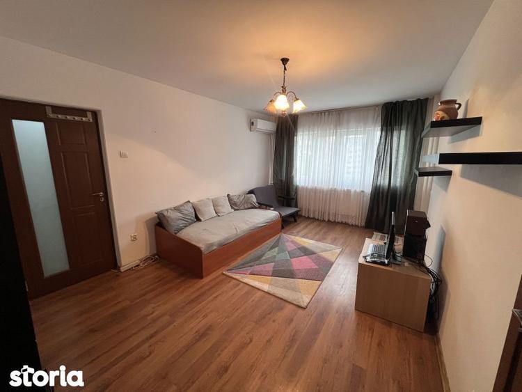 Apartament cu 2 camere semidecomandat, mobilat în Tei