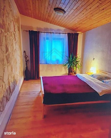 Casă cu 10 camere cu Teren 1000 Mp în Cerbăl