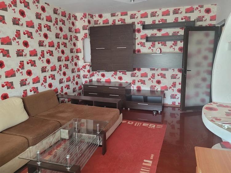 Apartament cu 3 camere decomandat în Calarași 4