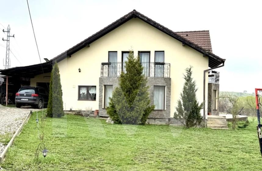 Casă individuală cu 4 camere cu Garaj în Sadu