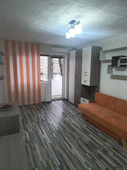 Garsonieră decomandată în Central