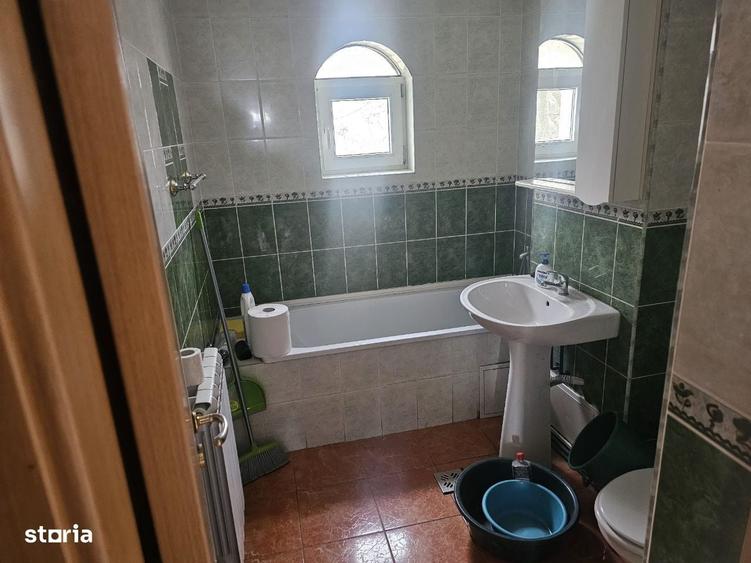 Casă cu 4 camere cu Teren 15000 Mp în Galata
