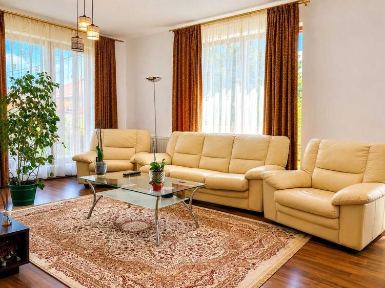 Casă cu 4 camere în Central