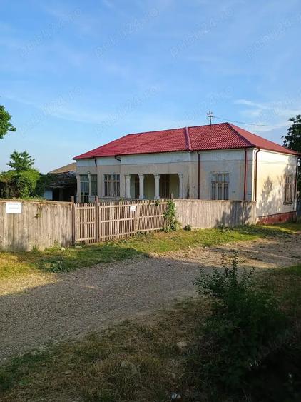 Casă cu 4 camere cu Teren 2100 Mp în Satu Nou