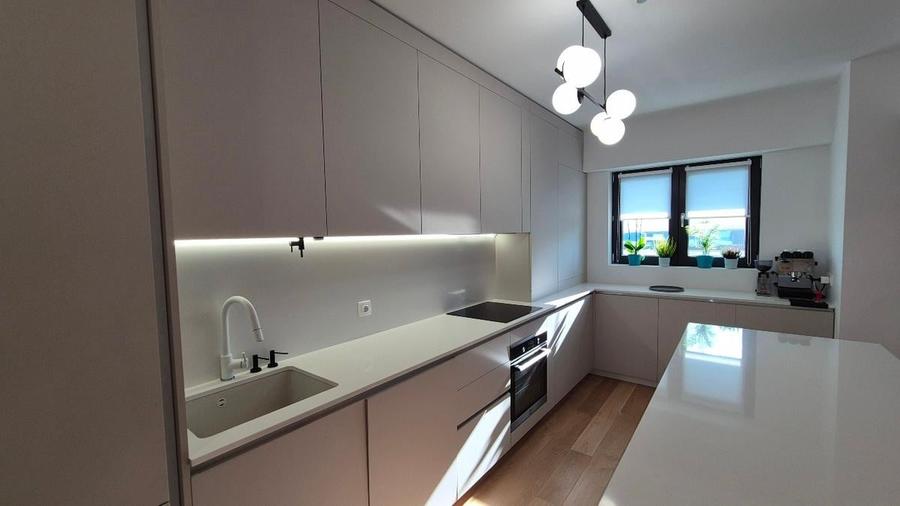Apartament cu 3 camere semidecomandat, mobilat în Floreasca