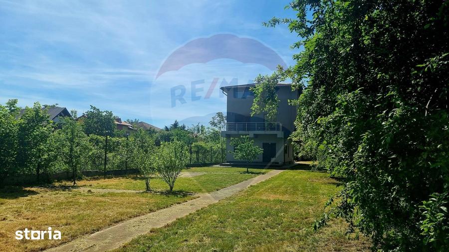 Teren de 2436 mp, în Rahova