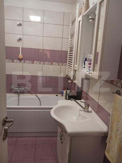 Apartament cu 3 camere semidecomandat, mobilat în Traian