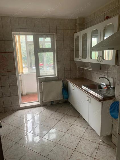 Apartament cu 3 camere semidecomandat în Nord