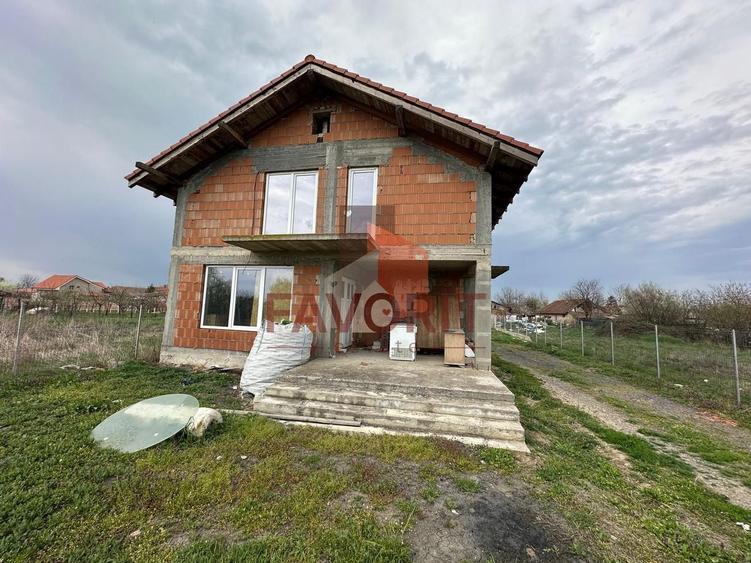 Casă individuală cu 5 camere cu Canalizare în Săcălaz