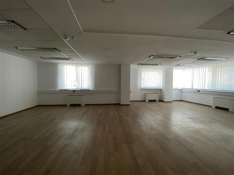 Birou, de 420 mp, în Sala Palatului