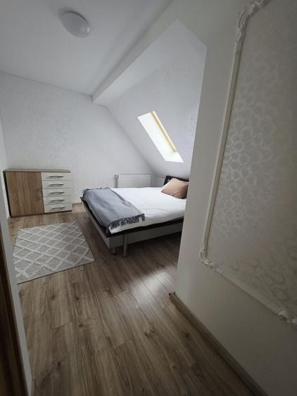 Apartament cu 3 camere decomandat, mobilat în Calea Poplăcii