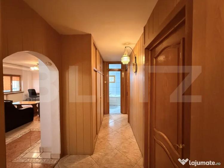 Apartament cu 4 camere decomandat în Rovine