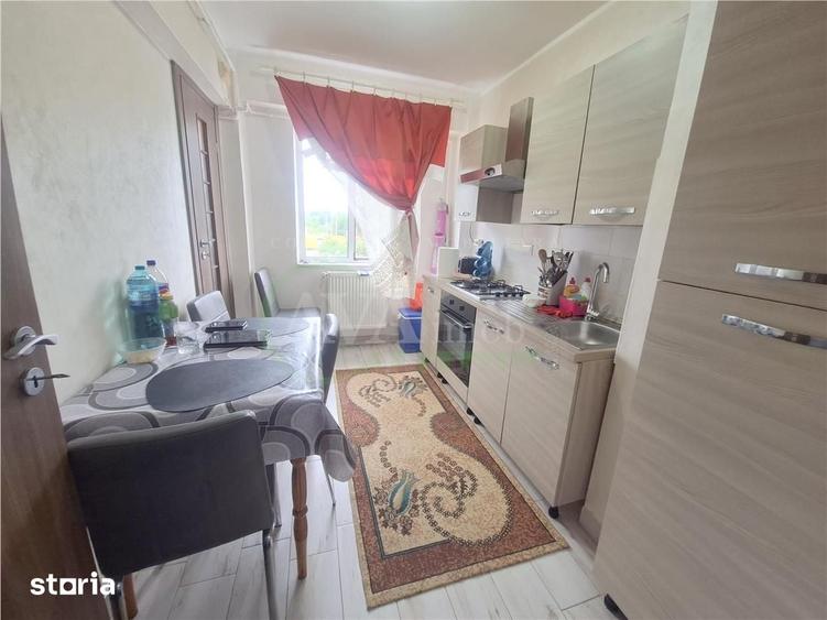 Apartament cu 3 camere semidecomandat în Republicii