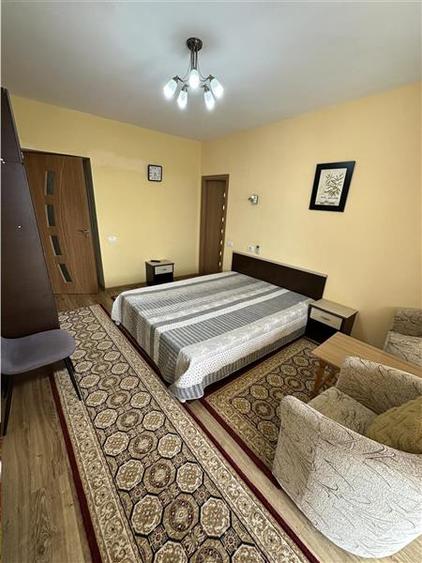 Apartament cu 4 camere decomandat, mobilat în Delfinariu