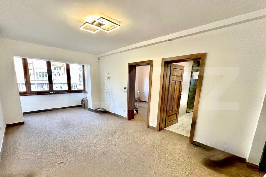 Apartament cu 2 camere semidecomandat, mobilat în Cetate