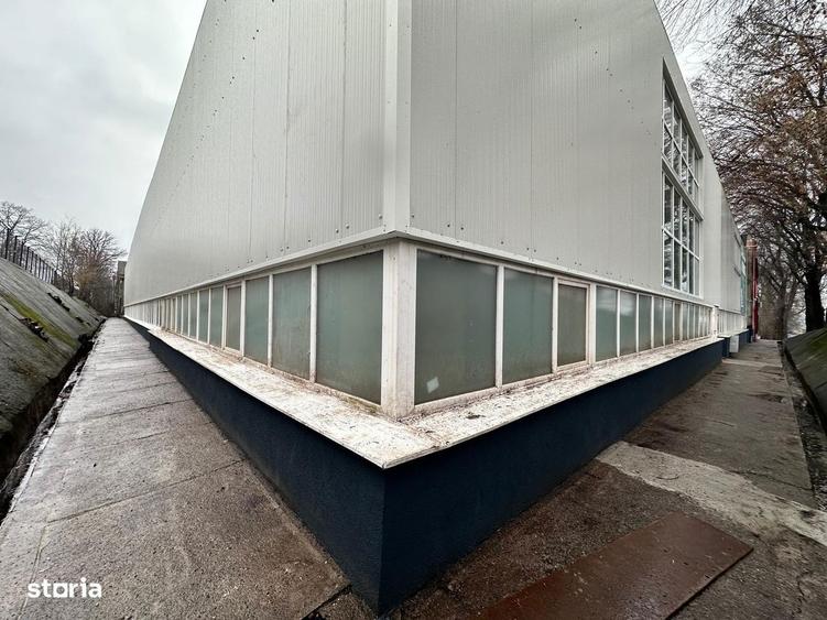 Spațiu comercial, de 990 mp, în Tătărași