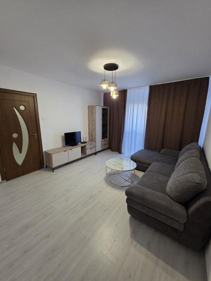 Apartament cu 2 camere decomandat în Calea București