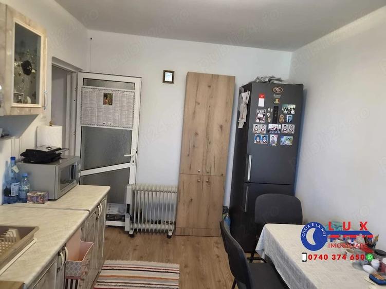 Apartament cu 3 camere semidecomandat în Babadag