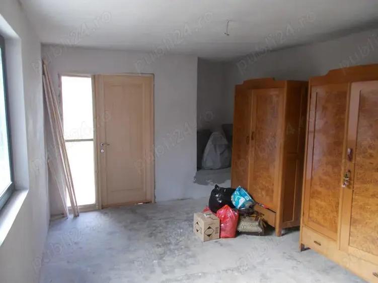 Casă cu 3 camere cu Teren 1439 Mp în Ronaț