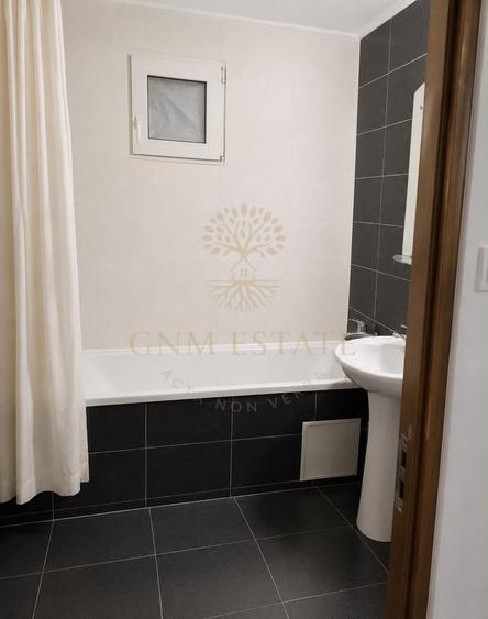 Apartament cu 3 camere semidecomandat în Titan