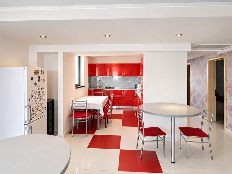 Apartament cu 3 camere semidecomandat, mobilat în Moșilor