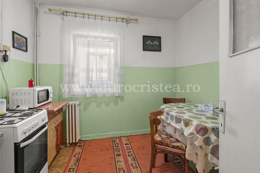 Apartament cu 3 camere decomandat în Central