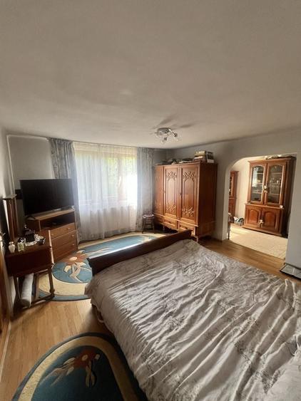 Casă cu 4 camere în Târgu Cărbunești