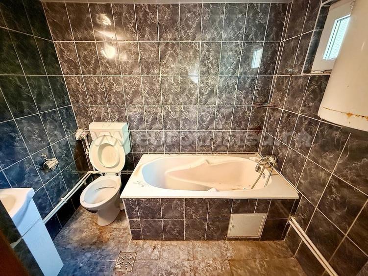 Casă cu Teren 1759 Mp în Pecineaga