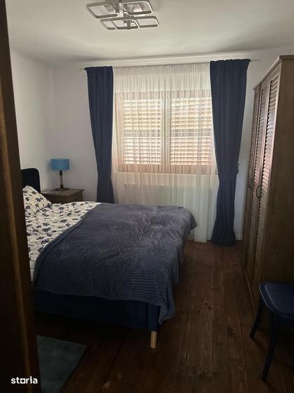 Casă cu 4 camere în Buștenari