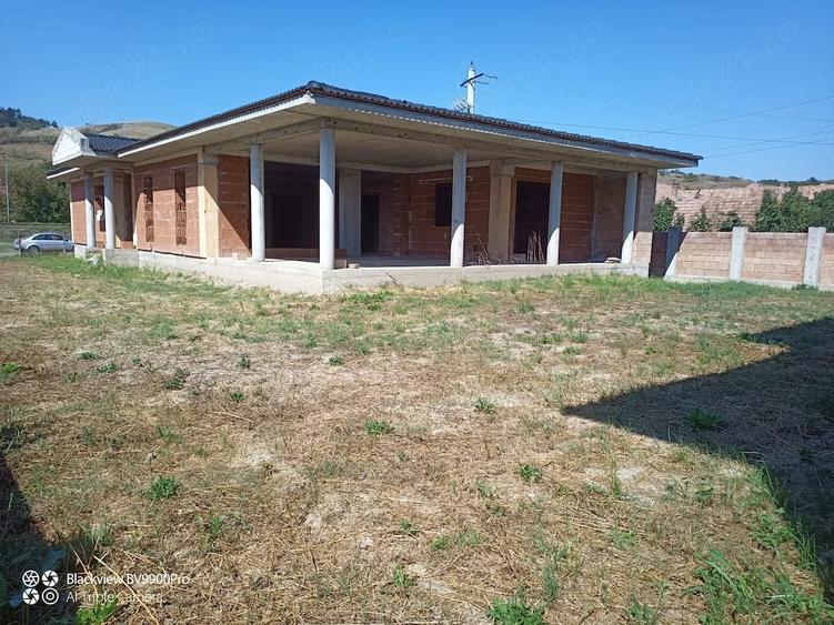 Casă cu Teren 1015 Mp în Central