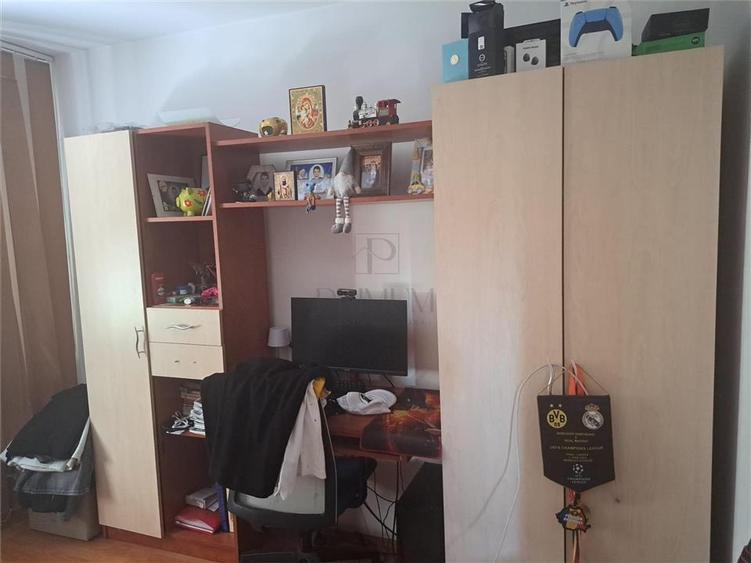 Apartament cu 3 camere decomandat în Lipovei