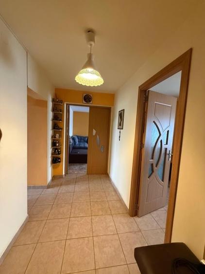 Apartament cu 3 camere decomandat, mobilat în Central