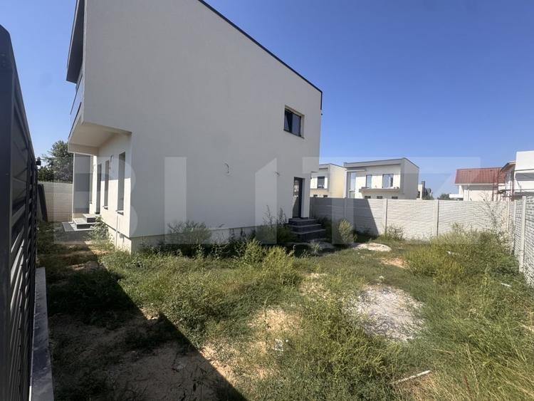 Casă individuală cu 4 camere cu Canalizare în Exterior Est