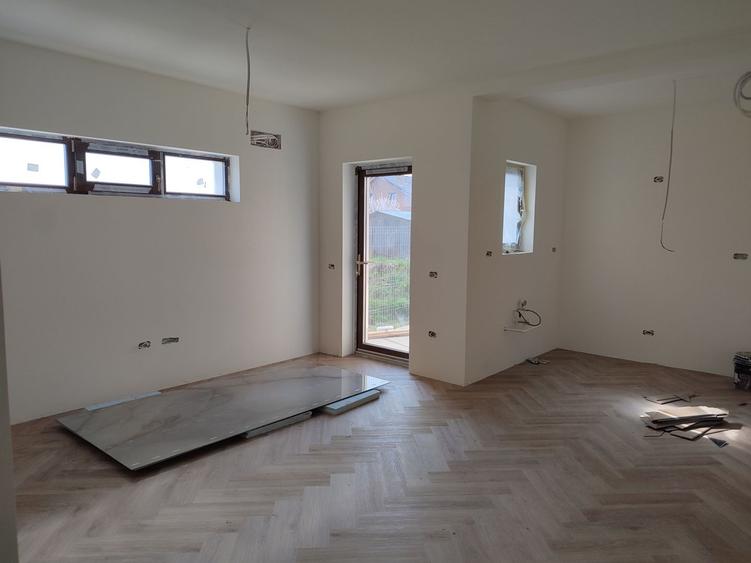 Duplex cu 3 camere cu Canalizare în Sânandrei