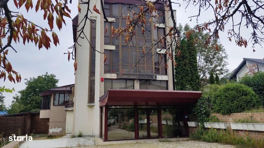 Spațiu comercial, de 1,181 mp, în Roșu