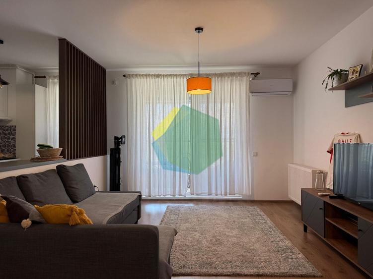 Apartament cu 2 camere semidecomandat, mobilat în Exterior Vest