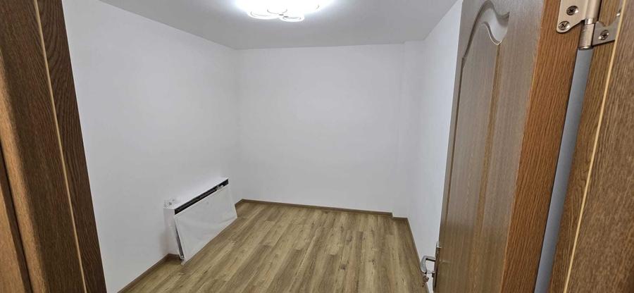 Apartament cu 4 camere semidecomandat în Central