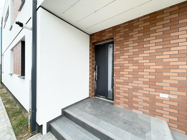 Duplex cu 4 camere cu Teren 340 Mp în Urseni