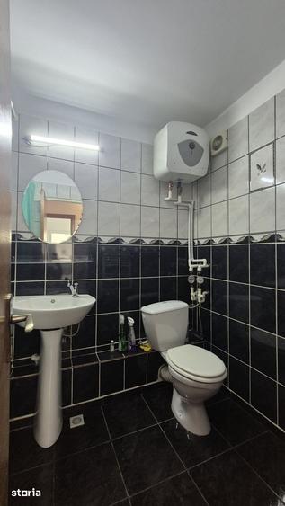 Apartament cu 3 camere decomandat în Tei