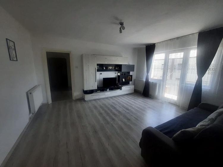 Apartament cu 2 camere în Micro 16