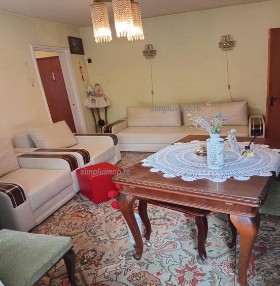 Apartament cu 3 camere semidecomandat, mobilat în Drumul Taberei